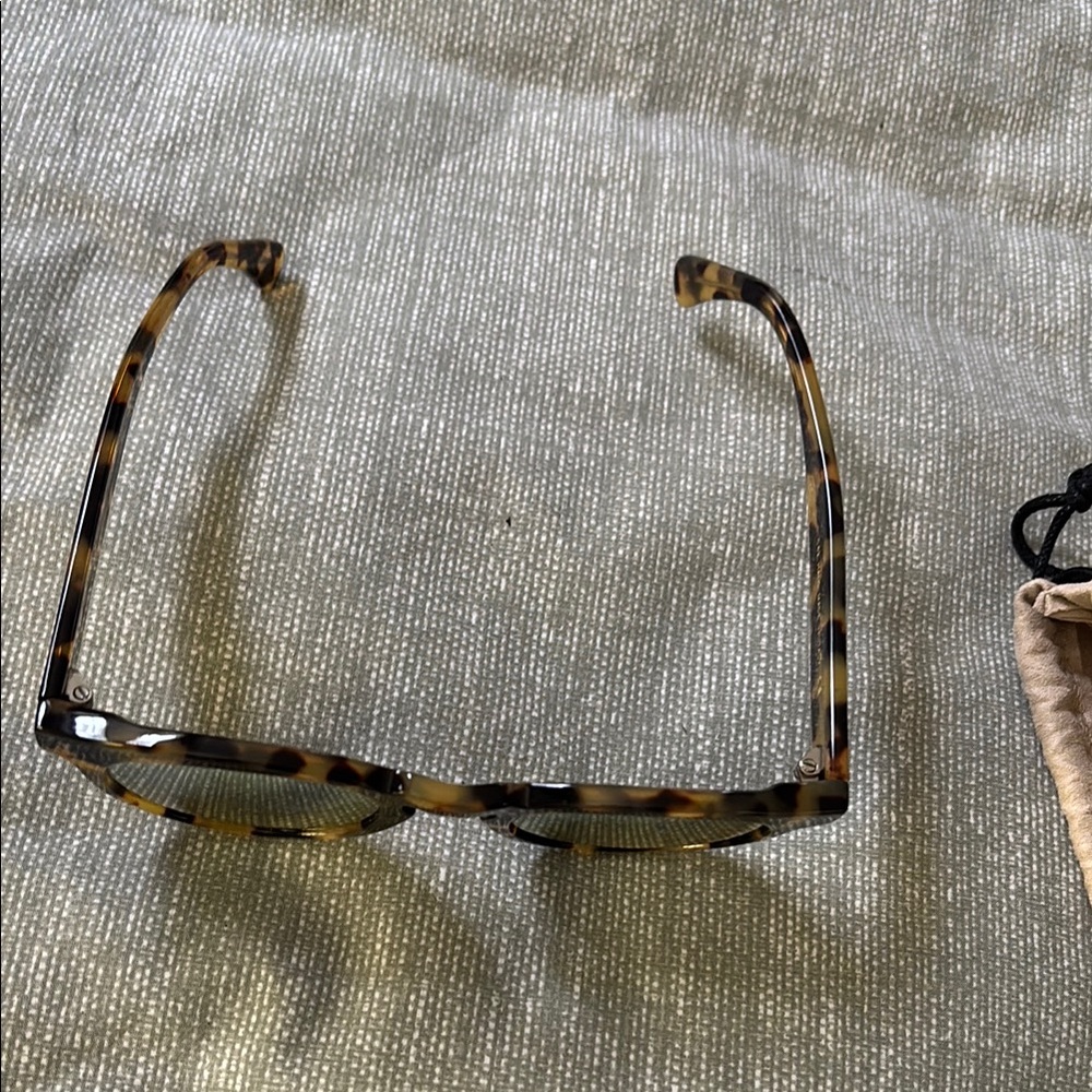 Tortoise Shell Round Sunglasses - Picture 2 of 4